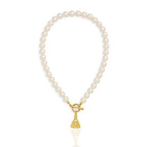 Colar Curto de Pérolas com Pingente Dourado de Nossa Senhora