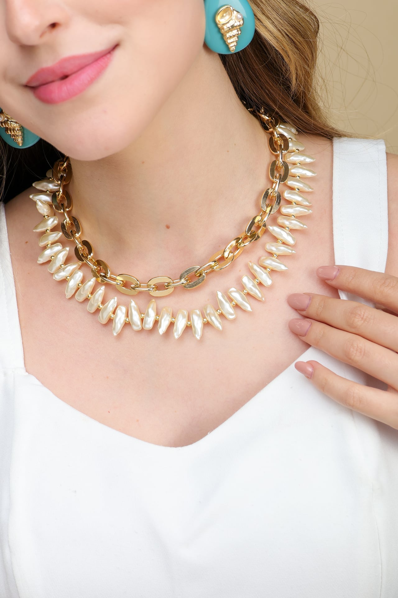 Colar Duplo de Elos Dourado com Pérolas Sintéticas