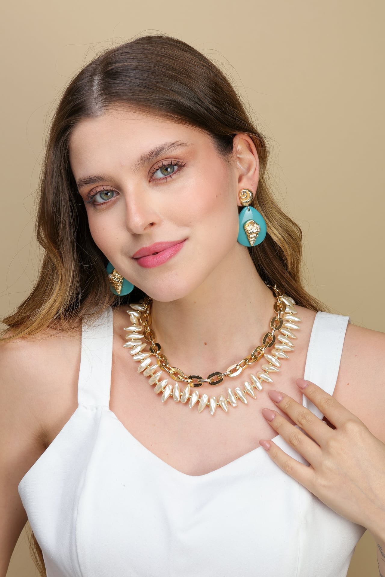 Colar Duplo de Elos Dourado com Pérolas Sintéticas