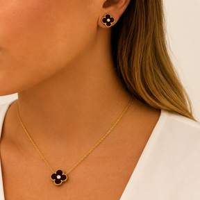 Conjunto Colar e Brinco Trevo Inspiração Preto com Dourado