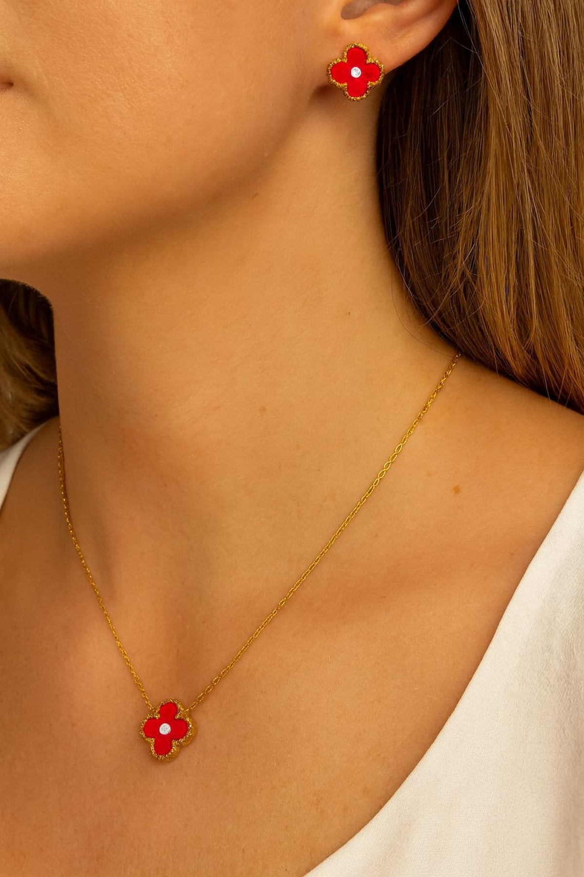 Conjunto Colar e Brinco Trevo Inspiração Vermelho com Dourado