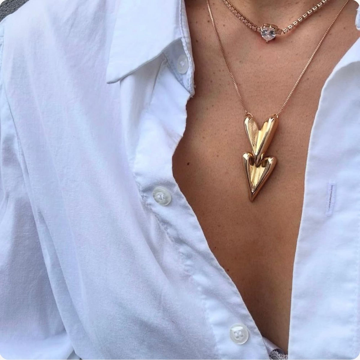 Conjunto Colar Coração Duplo com Brinco Coração Dourado