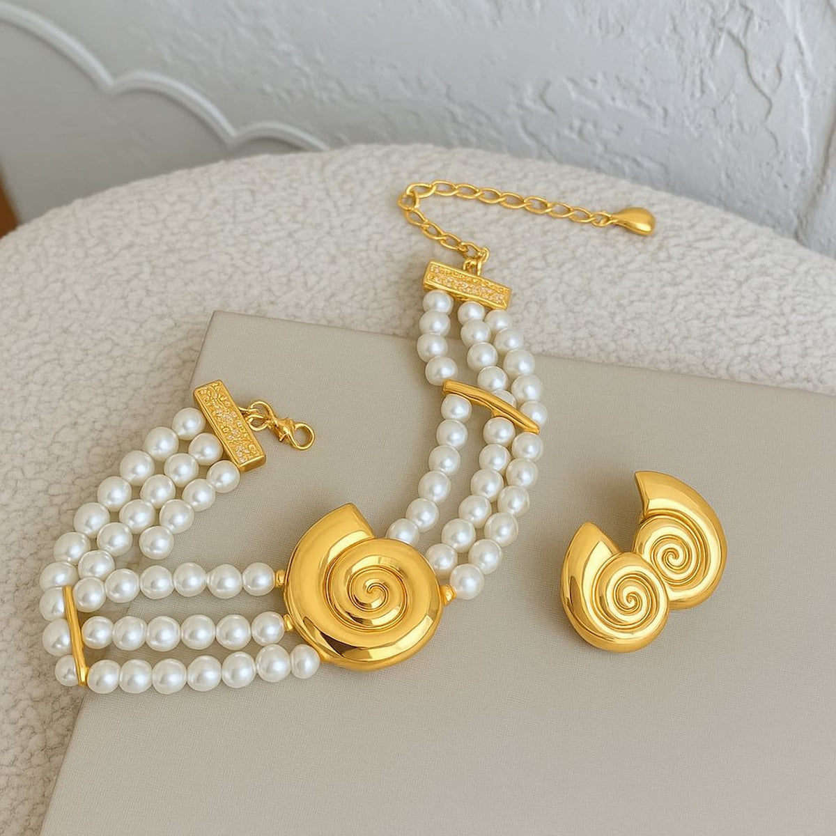 Conjunto Colar Pérolas e Brinco Caracol