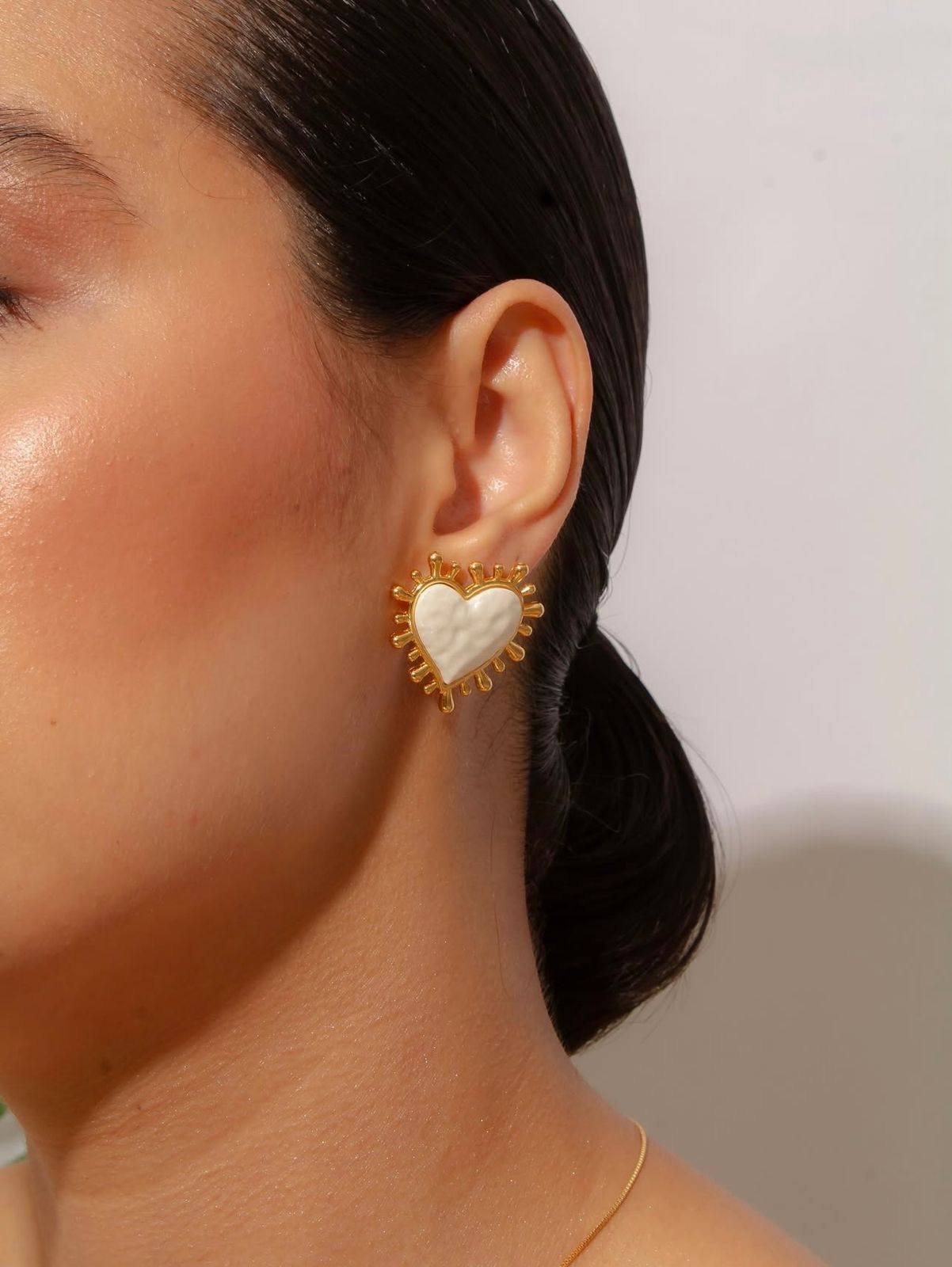 Conjunto Colar Veneziana com Brinco e Anel de Coração Resinado