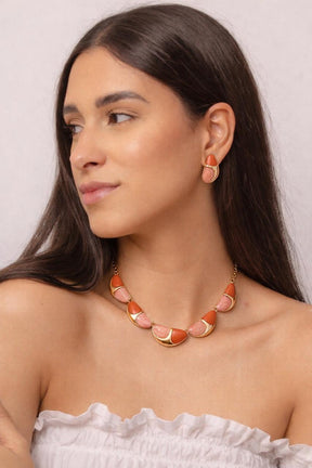 Conjunto de Colar e Brinco com Resina Dourado