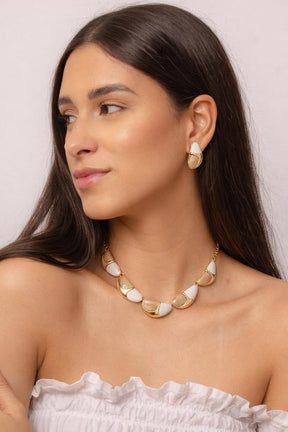 Conjunto de Colar e Brinco com Resina Dourado