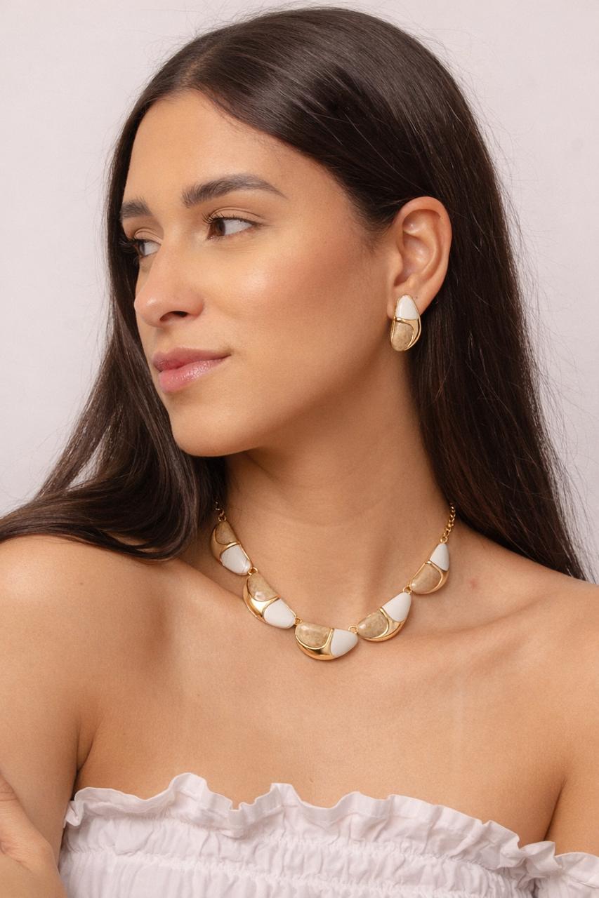 Conjunto de Colar e Brinco com Resina Dourado