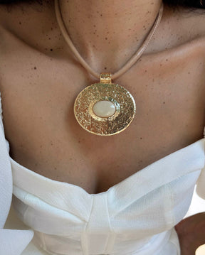 Colar Couro Sintético com Pedra Nude