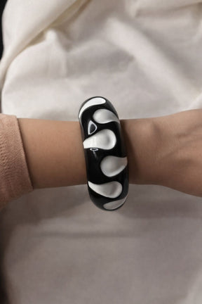 Pulseira em Resina Resistente com Estampa Inspiração