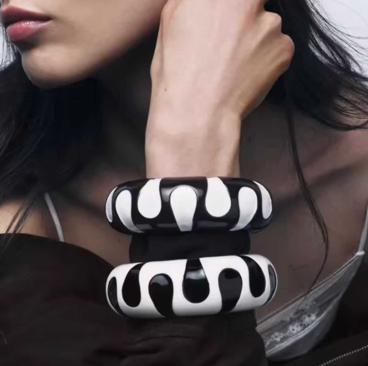 Pulseira em Resina Resistente com Estampa Inspiração