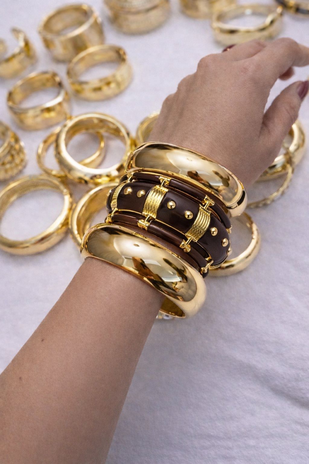 Bracelete Esmaltado Dourado Articulável