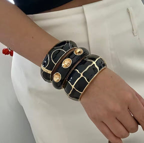 Bracelete Esmaltado Dourado com Pedras