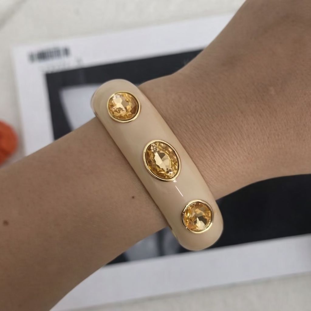 Bracelete Esmaltado Dourado com Pedras