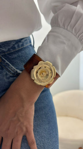 Bracelete de Resina com Detalhe Dourado Flor