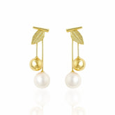 Brinco Cereja Dourado com Pérola