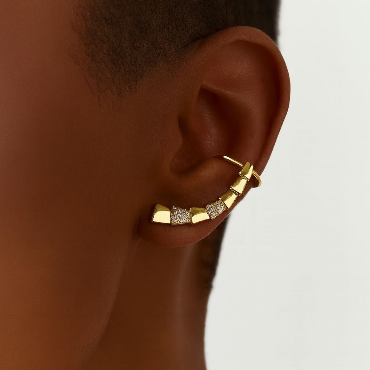 Brinco Ear Cuff  Escamas Dourado Cravejado Cristal