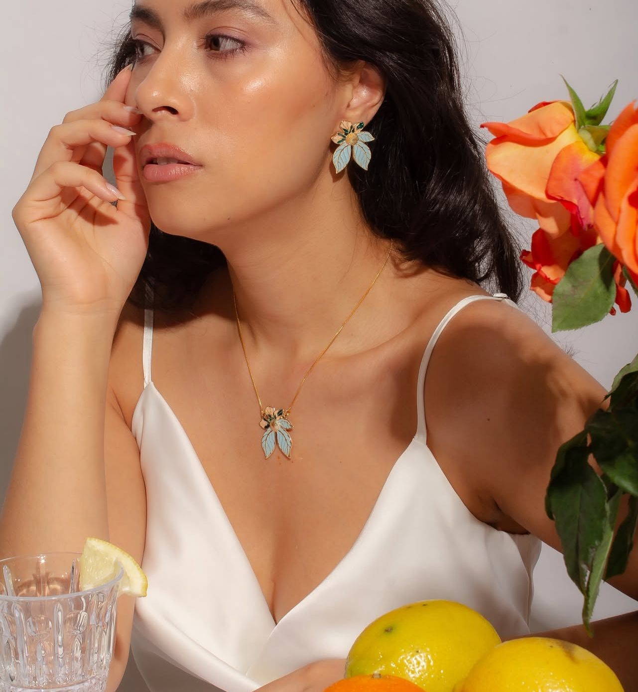 Conjunto Colar e Brinco Flor Dourado e Esmaltado