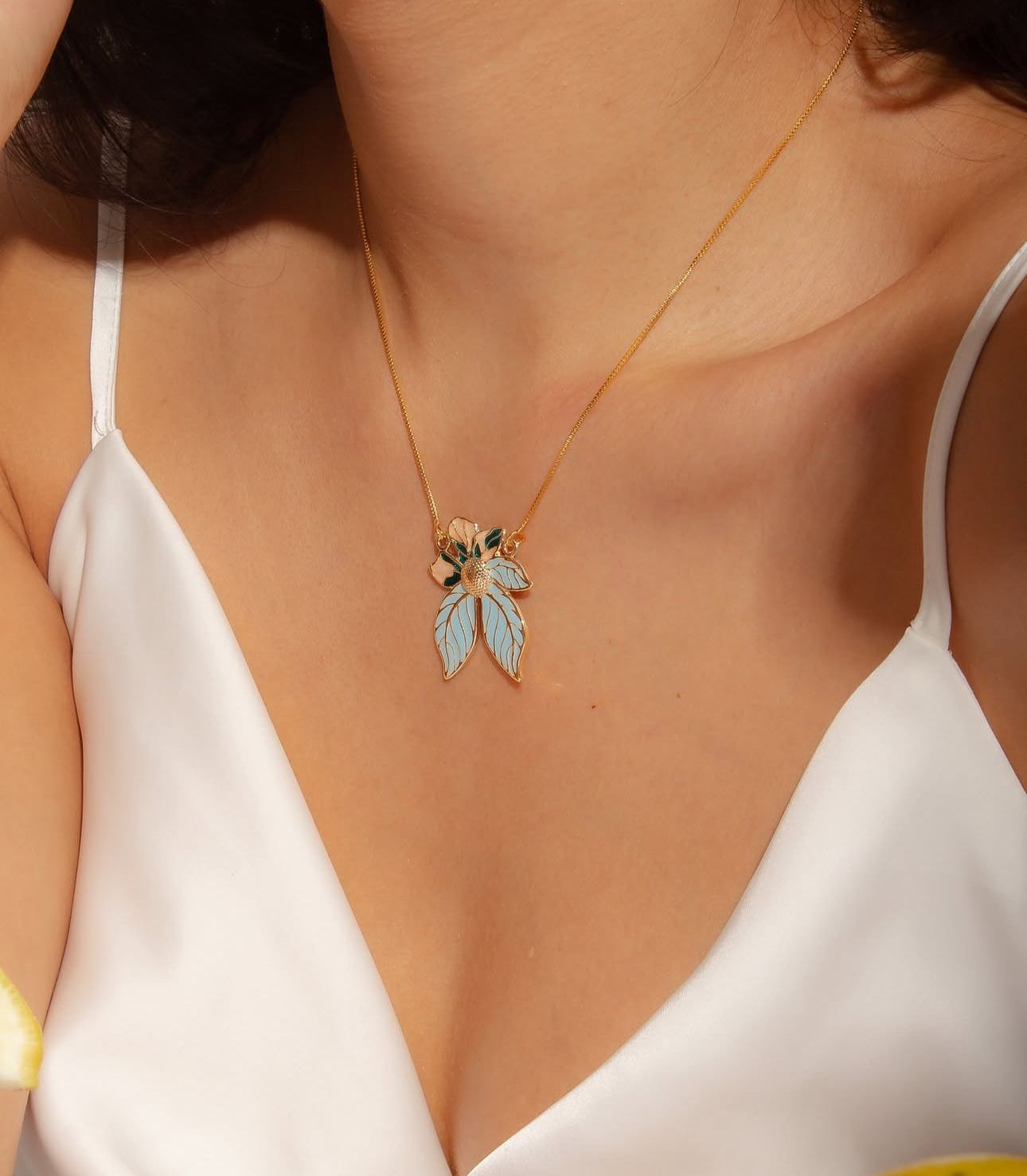 Conjunto Colar e Brinco Flor Dourado e Esmaltado