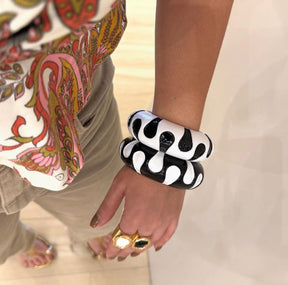Kit 2 Braceletes em Resina Resistente com Estampa Inspiração