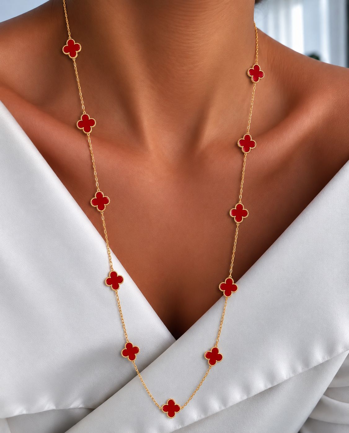 Colar Longo Dourado com Pingentes Trevos Dupla Face