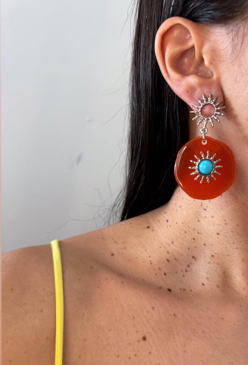 Brinco Geométrico Sol em Ródio Branco e Resina