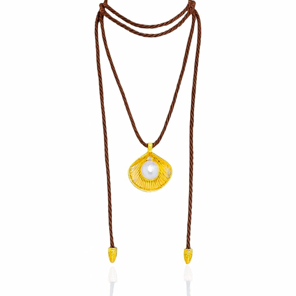 Colar Cordão Trançado com Pingente Concha Pérola Dourado