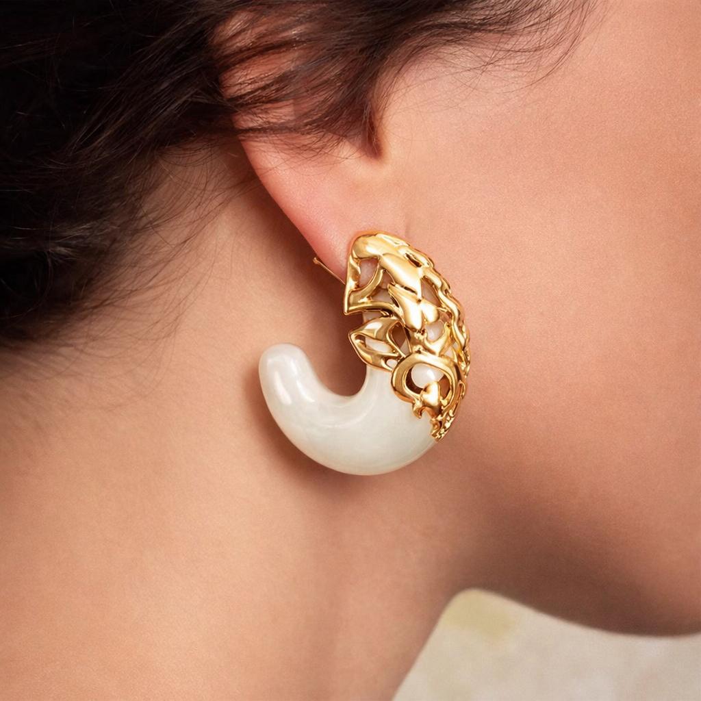 Brinco Argola Vintage em Resina com Detalhes Dourado
