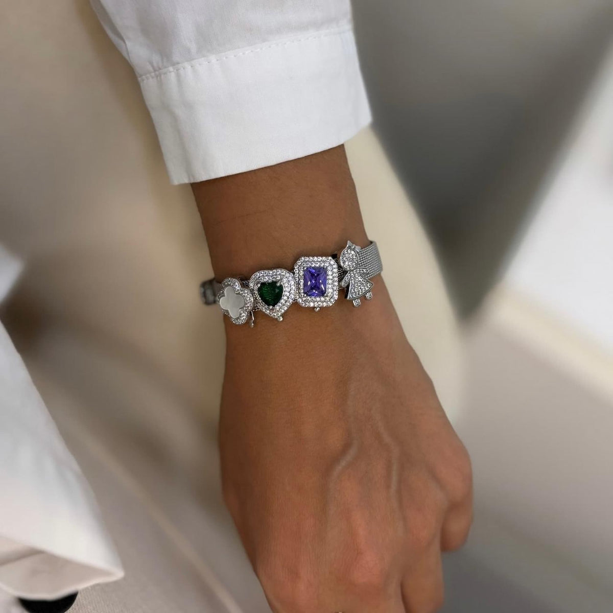 Pulseira de Malha Ródio Branco com Pingentes Cravejados de Zircônias